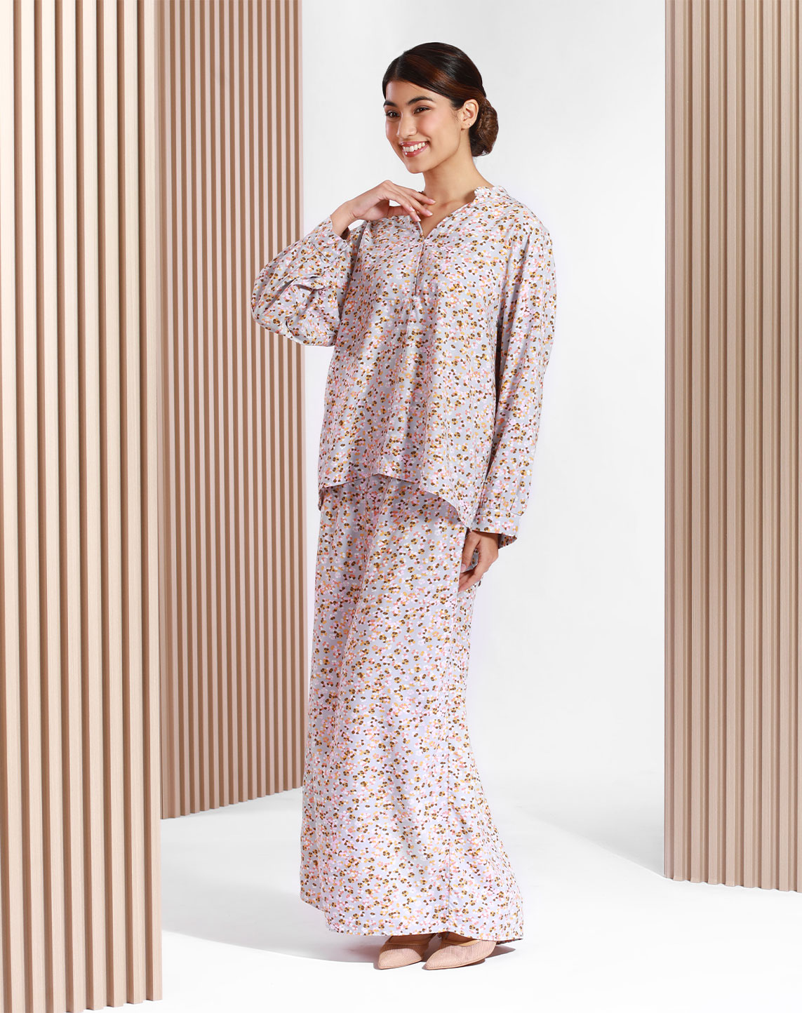 ISHANA BAJU KURUNG IN LIGHT GREY